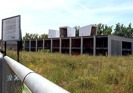 El Hangar de las Artes quedó a medio construir hace más de 15 años.