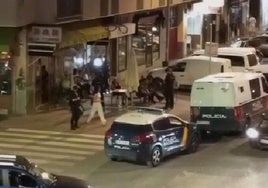 Un amplio dispositivo policial se desplegó anoche en el barrio de Santa catalina.
