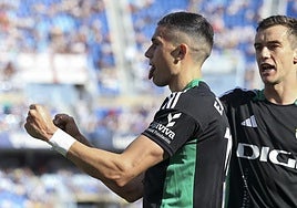 Edu Espiau en la celebración del primer gol en La Rosaleda