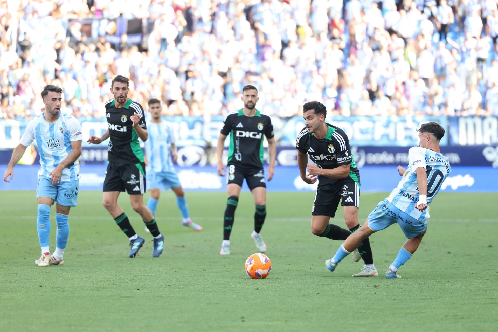 El encuentro del Málaga y del Burgos CF en La Rosaleda, en imágenes
