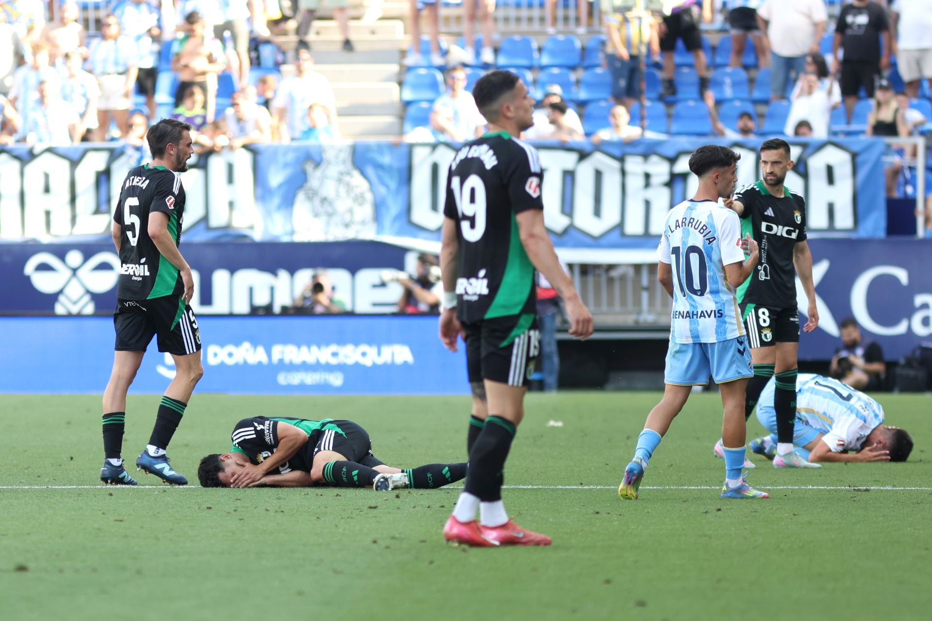 El encuentro del Málaga y del Burgos CF en La Rosaleda, en imágenes