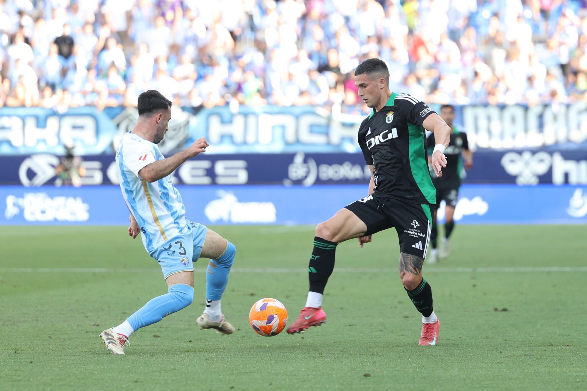 El encuentro del Málaga y del Burgos CF en La Rosaleda, en imágenes