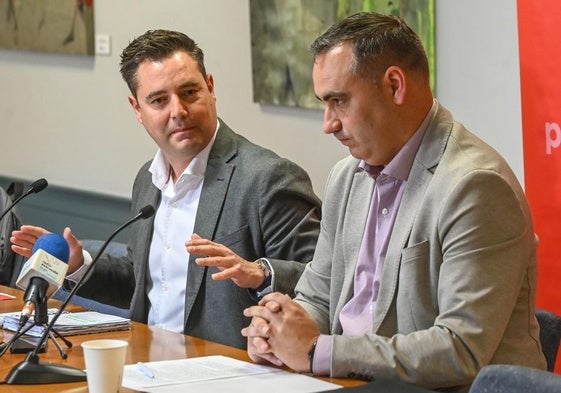El secretario de Organización del PSOE de Castilla y León, Daniel de la Rosa (izda.)