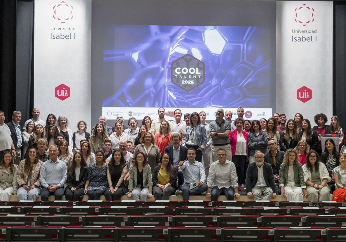 Fotografía de familia de los participantes en esta jornada.