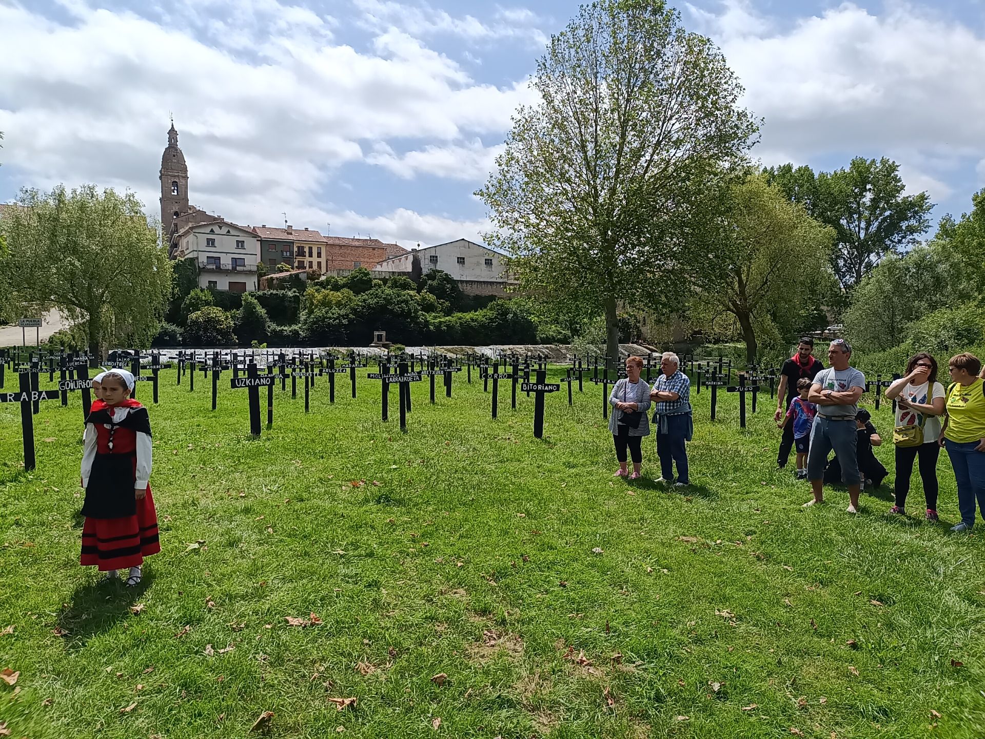Así ha sido la protesta contra los macroproyectos energéticos en un pueblo de Burgos