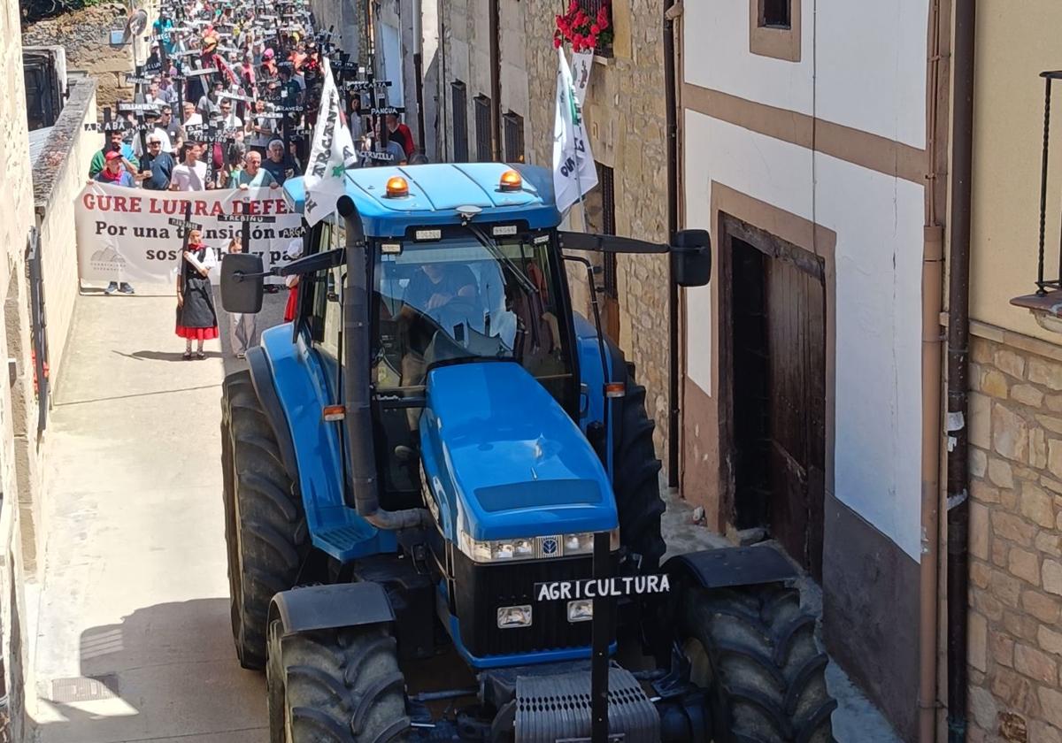 Así ha sido la protesta contra los macroproyectos energéticos en un pueblo de Burgos