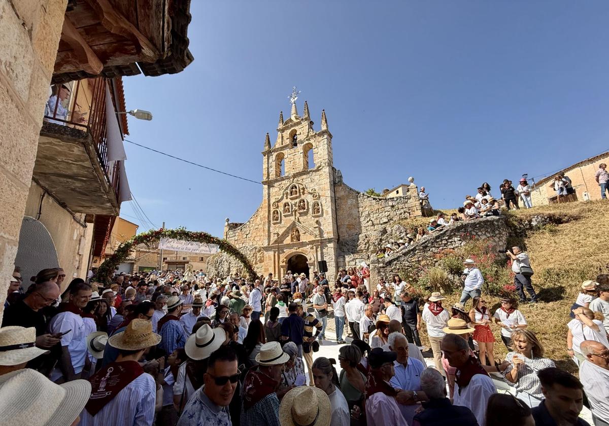 La romería que solo pasa cada medio siglo y que ha unido a miles de personas en un pueblo de Burgos