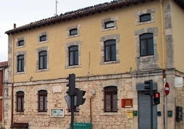 Edificio del centro cultural de barrio de Villatoro donde se ubicará el ascensor.