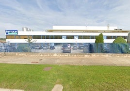 Exterior de la fábrica de Antolín Plasbur, en el polígono de Villalonquéjar.