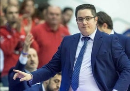 Diego Epifanio 'Epi', dirigiendo un partido del San Pablo.