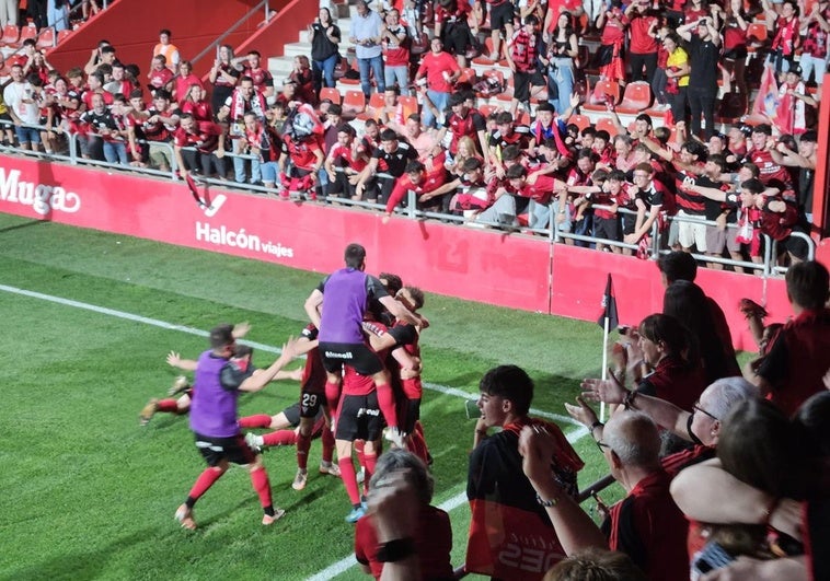 Una segunda parte de oro del CD Mirandés acerca a Miranda de Ebro a su sueño de la Primera División