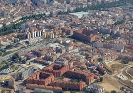 Imagen aérea de Burgos, con los terrenos del entorno de la antigua estación en primer término.