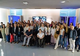 Representantes de las entidades sociales que recibirán las ayudas.