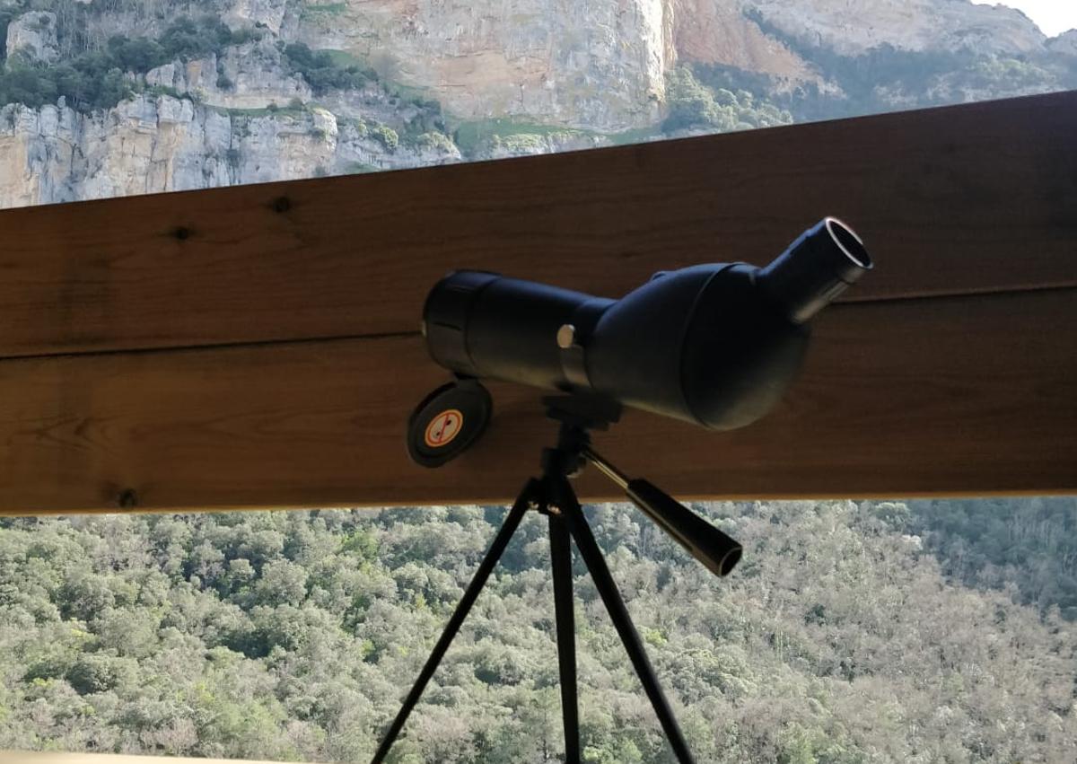 Imagen secundaria 1 - Cartel explicativo del observatorio y vistas desde el interior del mismo .