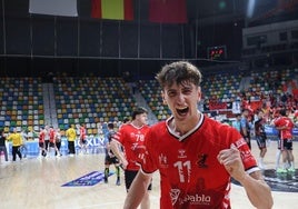 El jugador del Club Balonmano Burgos Pablo Gómez.