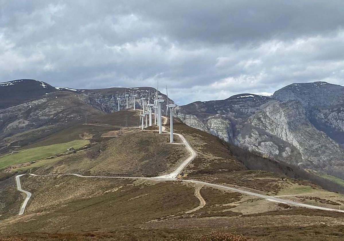 Parque eólico en el puerto de La Sía, Burgos.