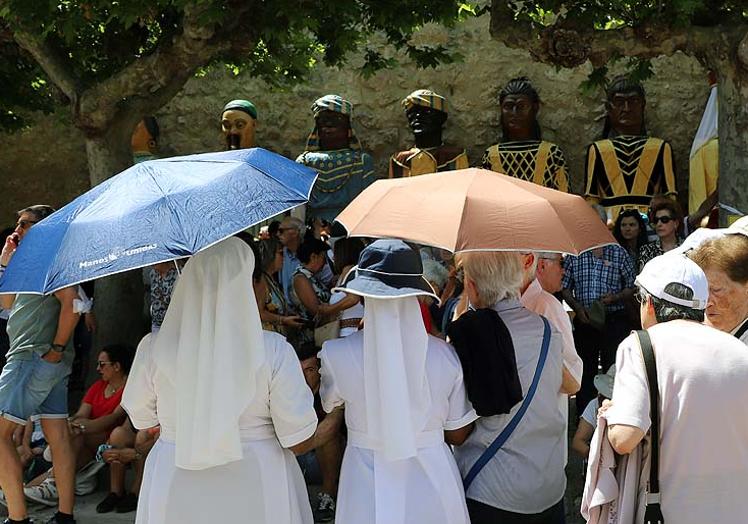 El calor ha sido uno más durante la fiesta.