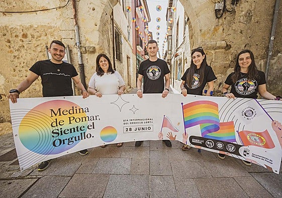 Presentación del Día del Orgullo LGBT+ en Medina de Pomar.