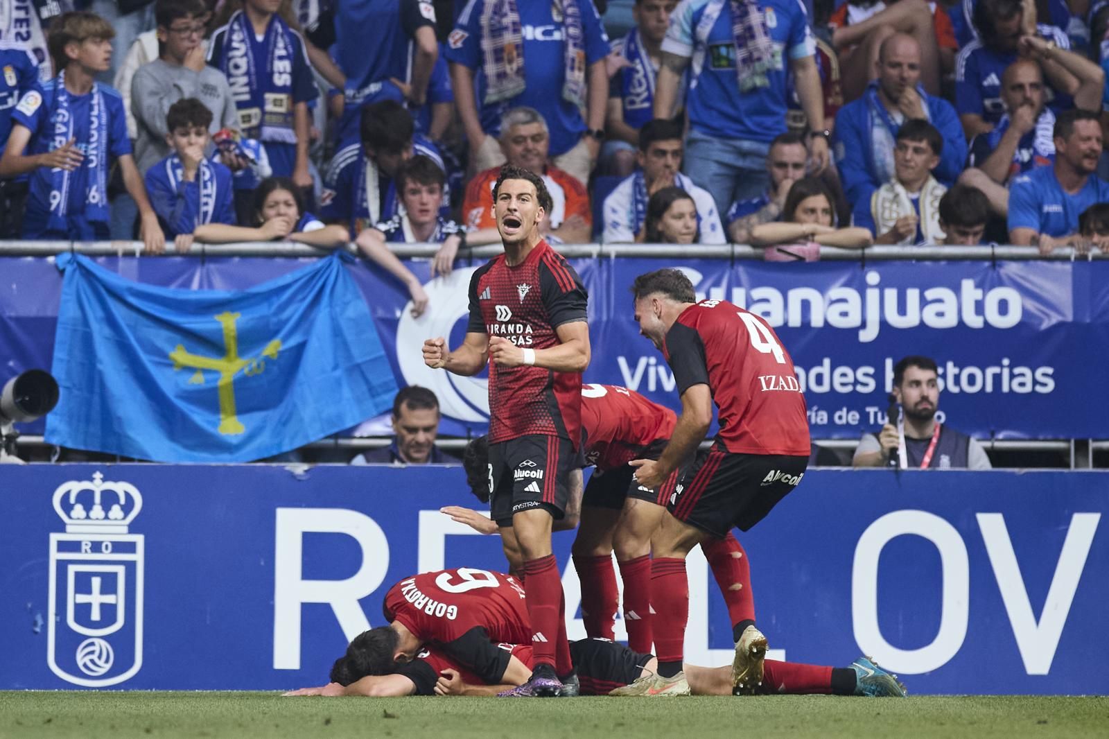 Las mejores imágenes del partido del Mirandés en Oviedo