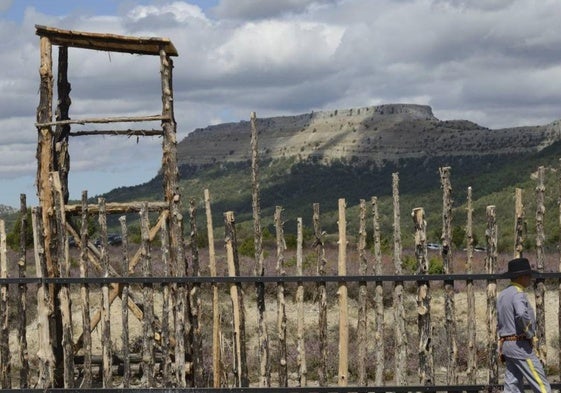 Imagen de la recreación del campo de prisioneros de Betterville de la película 'El bueno, el feo y el malo' en Burgos.
