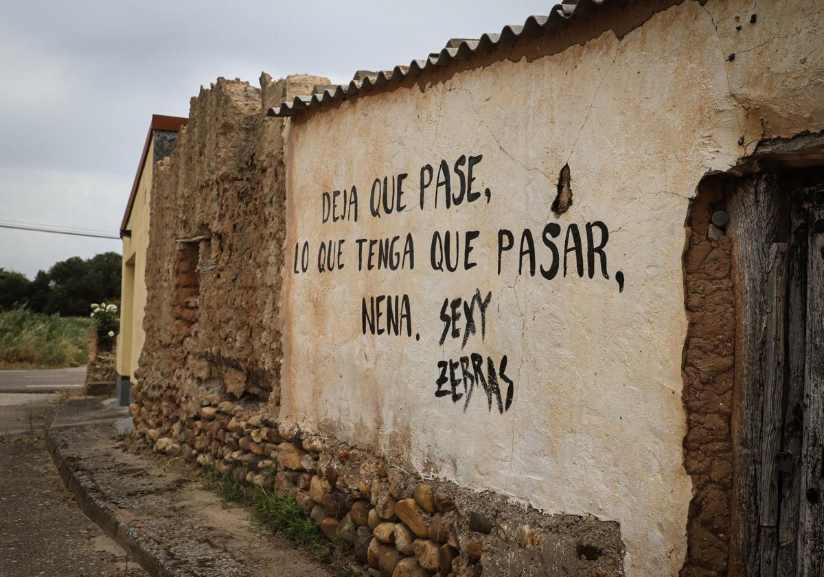 Imagen principal - El pueblo de Burgos que lanza routers durante un festival: «La cobertura es tan mala que hay que salir a buscarla»