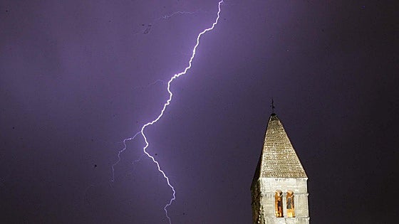 Burgos registra más de 1.900 rayos en una sola tarde