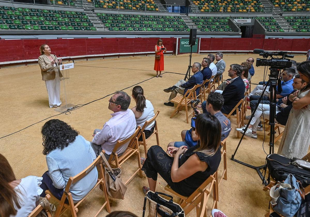 La alcaldesa de Burgos preside el acto de homenaje por los diez años del Coliseum.