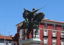 Estatua del Cid en la plaza de su nombre.