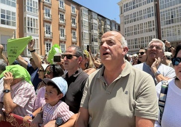 Burgos canta con el corazón: el Himno une a cientos de personas en un emotivo mediodía de Sampedros