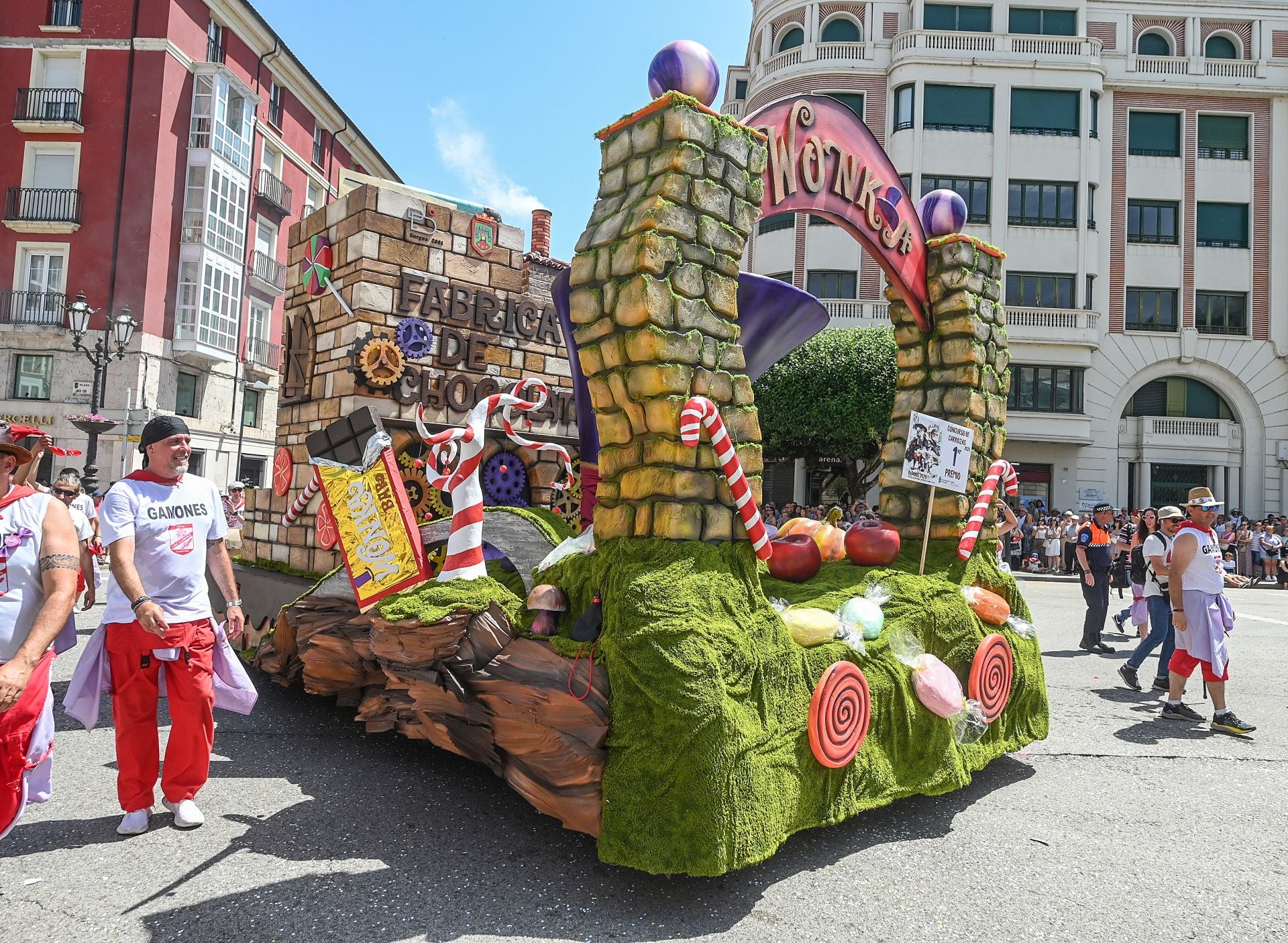 La Cabalgata de los Sampedros 2025 en imágenes: carrozas, peñas y espíritu festivo
