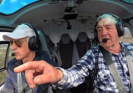 Imágenes de Jesús Calleja con vecinos de la Sierra de la Demanda.