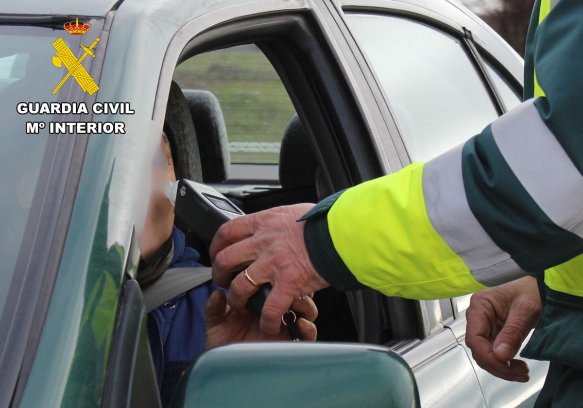 Imagen de archivo de un control de alcoholemia.