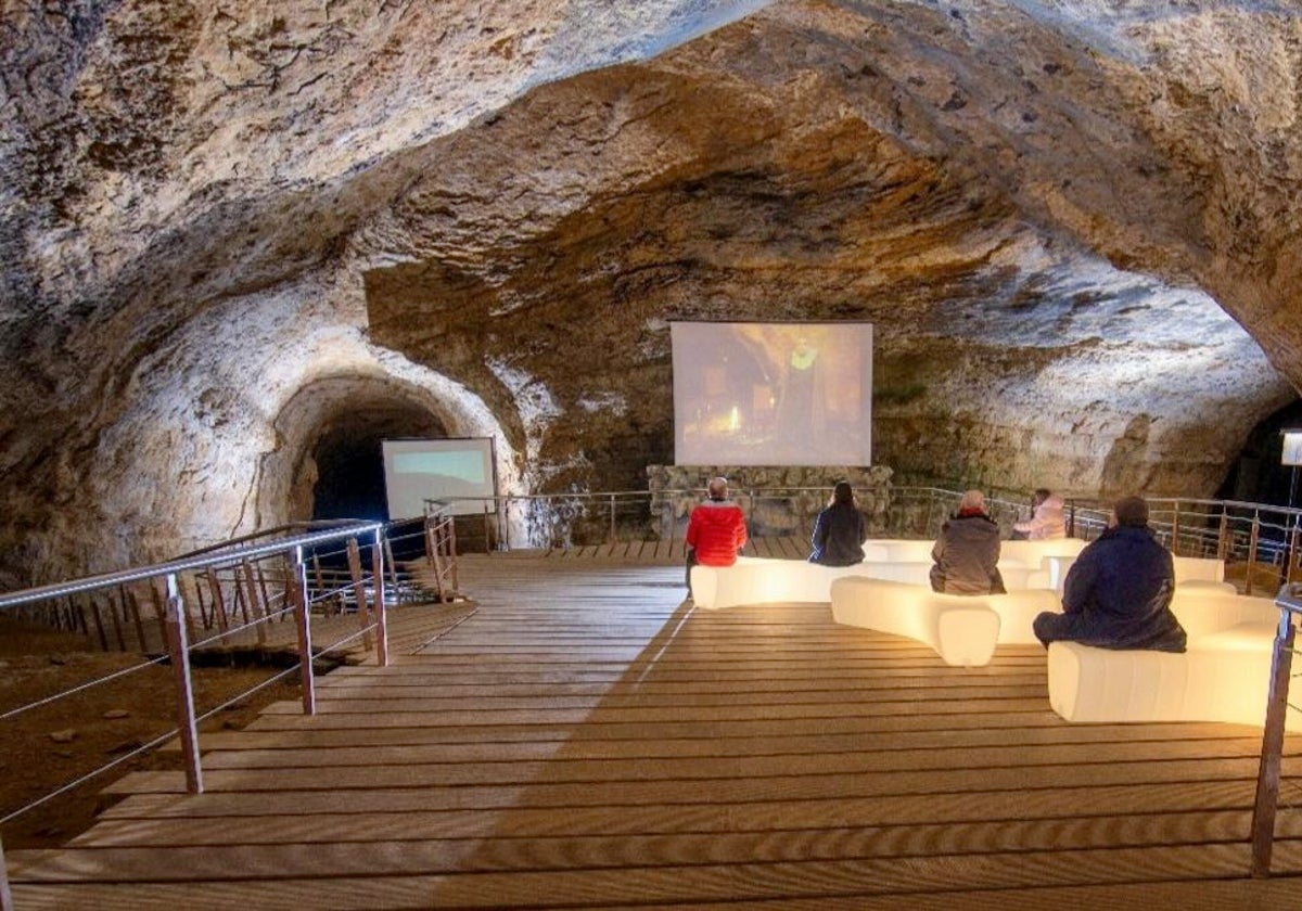 Sala de audiovisuales de Ojo Guareña.