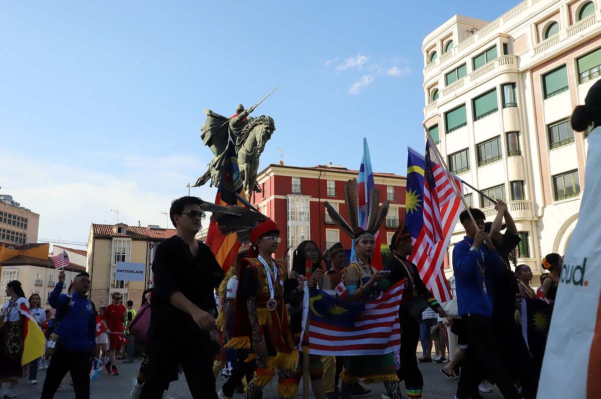 El multitudinario desfile de danza en Burgos, en imágenes