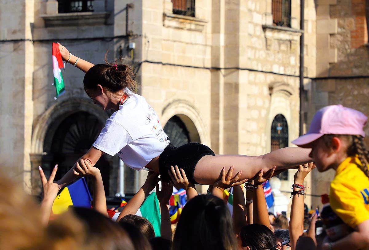 El multitudinario desfile de danza en Burgos, en imágenes