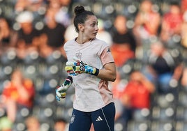 Adriana Nnanclares en el entrenamiento antes del encuentro