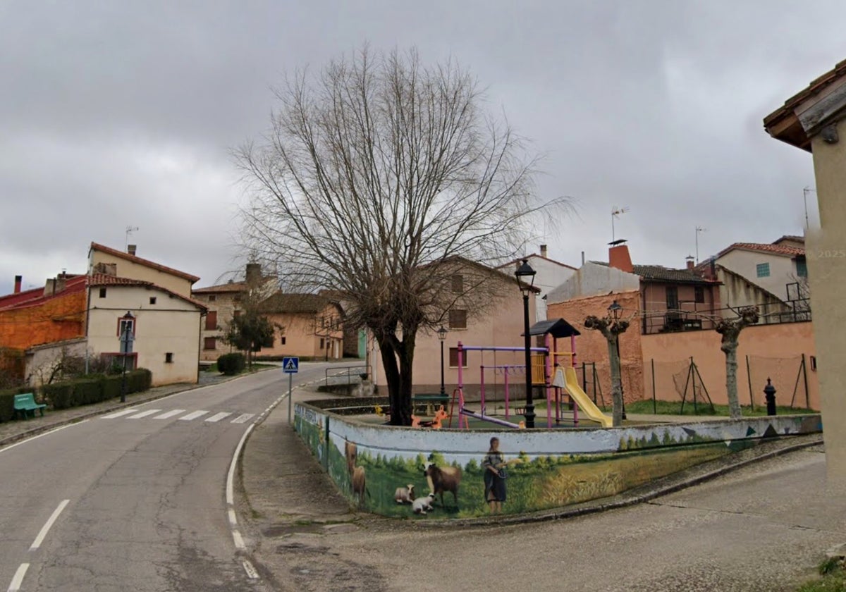 Entrada en Villasur de Herreros desde el puente del Arlanzón.