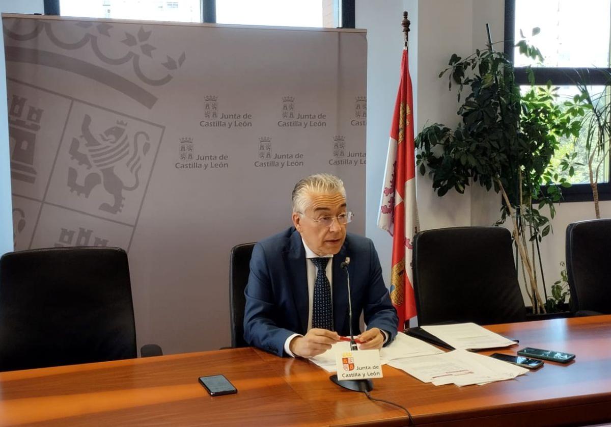El Delegado de la Junta de Castilla y León, en Burgos, Roberto Saiz Alonso, en la presentación de las ayudas a las mancomunidades.
