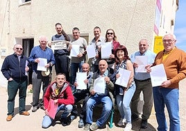 Vecinos de Rábanos, en Burgos, presentando sus alegaciones.