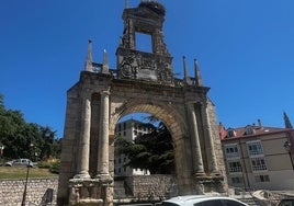 Estado actual del monumento a Fernán González en el lugar en el que tuvo su residencia en Burgos.