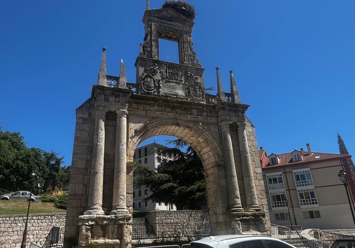 Estado actual del monumento a Fernán González en el lugar en el que tuvo su residencia en Burgos.