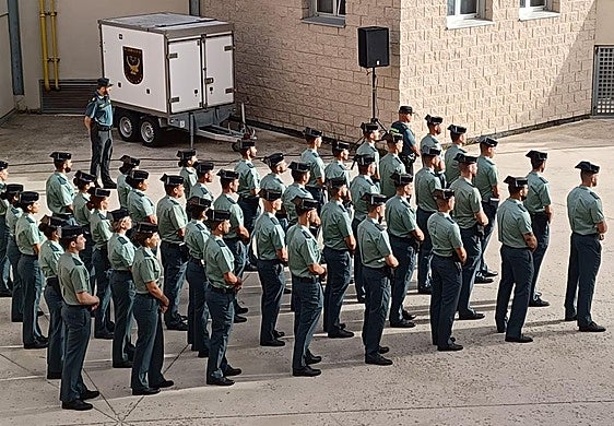 Los nuevos 40 agentes de la Guardia Civil.
