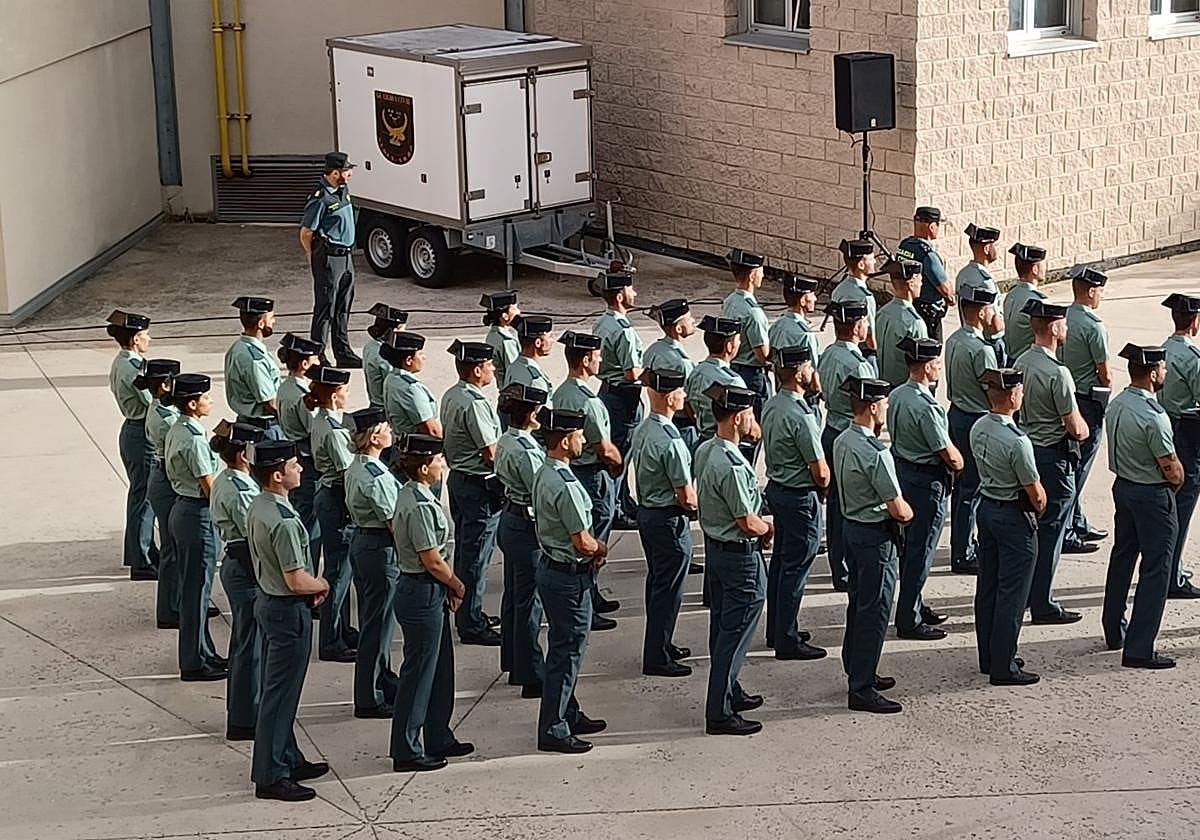 Los nuevos 40 agentes de la Guardia Civil.