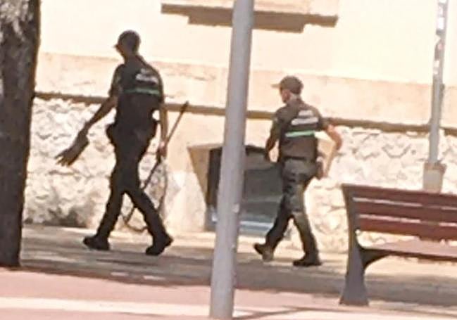 Agentes medioambientales de la Junta en San Agustín.