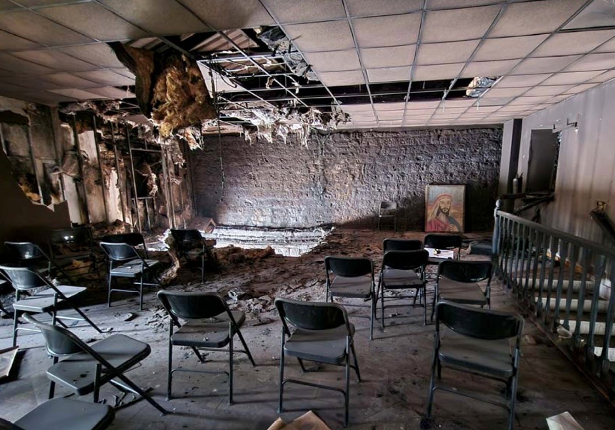 Estado en que quedó la sala de proyecciones de la segunda planta tras el fuego.