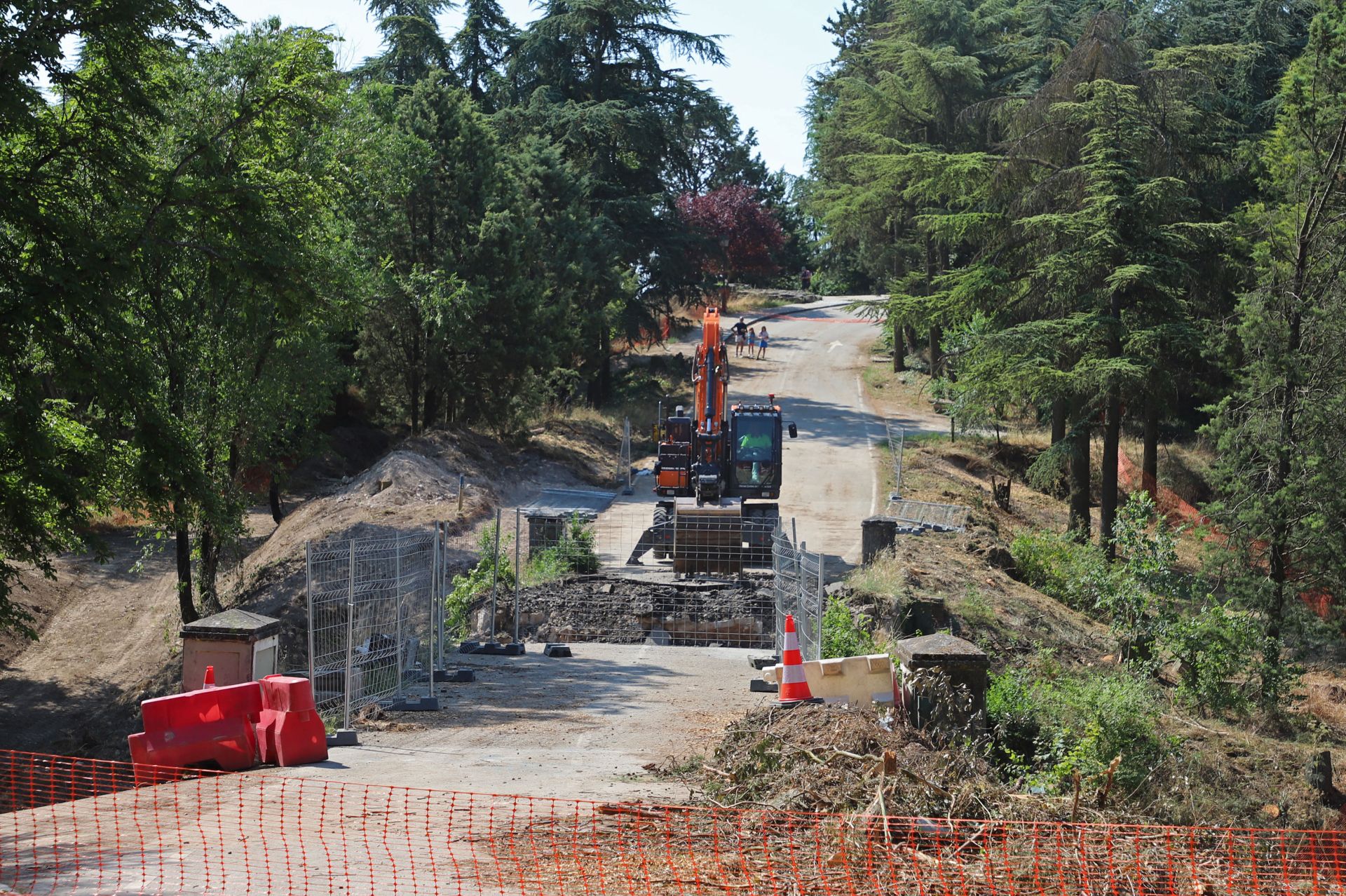 Así ha sido el derribo del puente de las Corazas, en Burgos