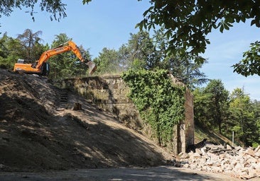 Burgos dice adiós al puente de las Corazas con su demolición