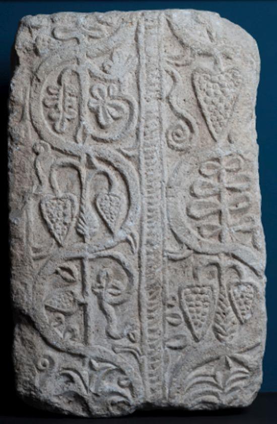 Imagen secundaria 2 - Relieve de San Pedro de Valeránica.