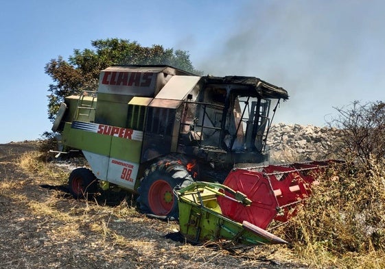 Imagen de la máquina agrícola que parece haber desatado el fuego.