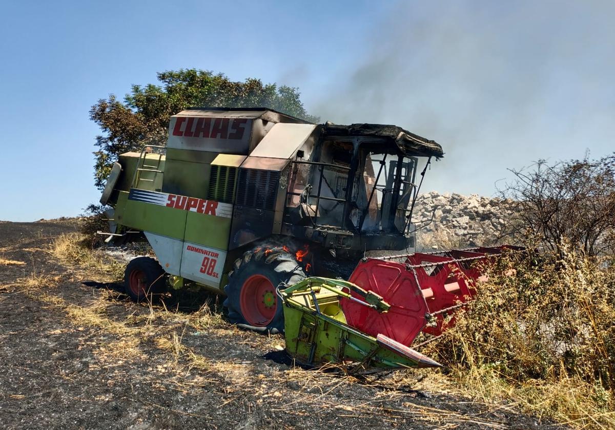 Imagen de la máquina agrícola que parece haber desatado el fuego.